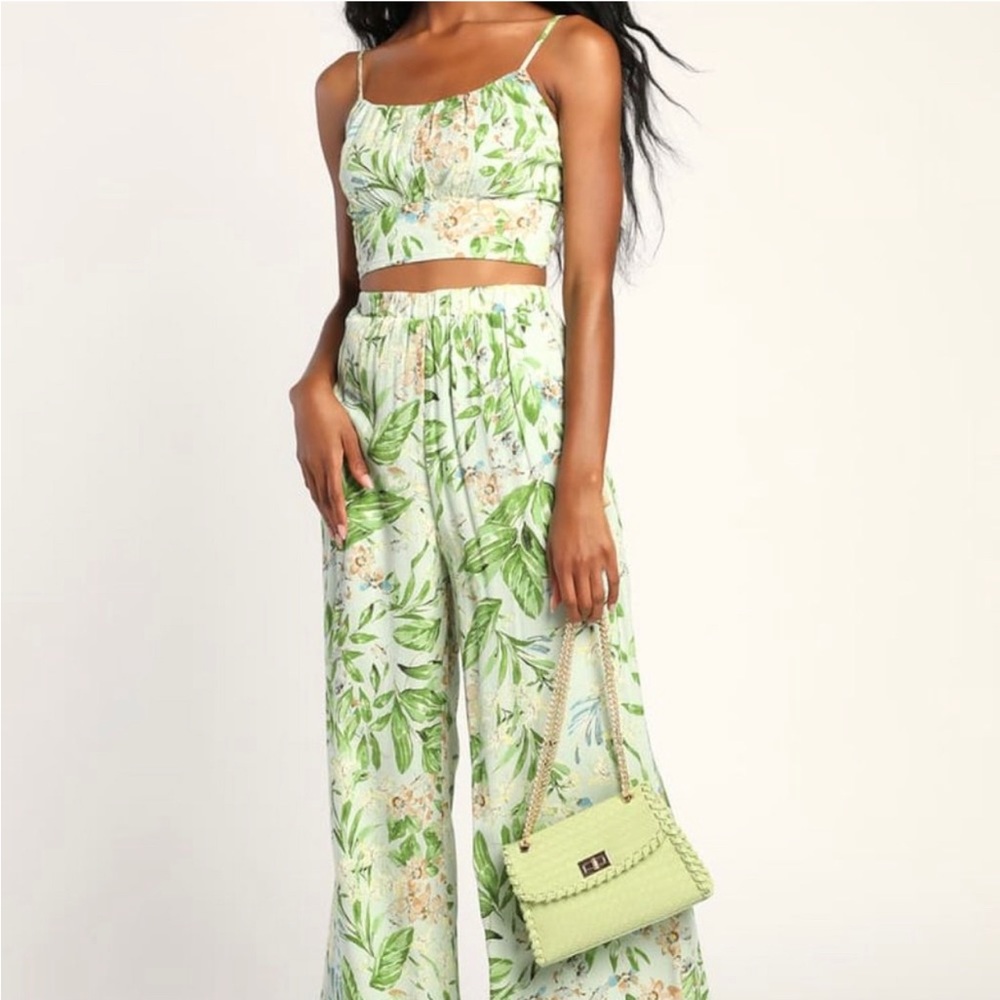 Lulu’s two piece set size S green floral